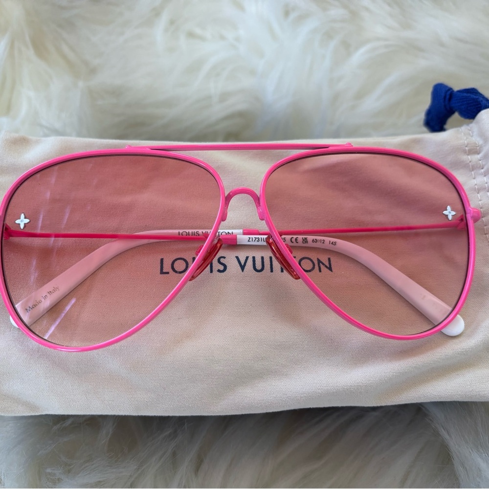 SOLD! 2022 Brand New Authentic Louis Vuitton hot Pink Aviator Sunglasses